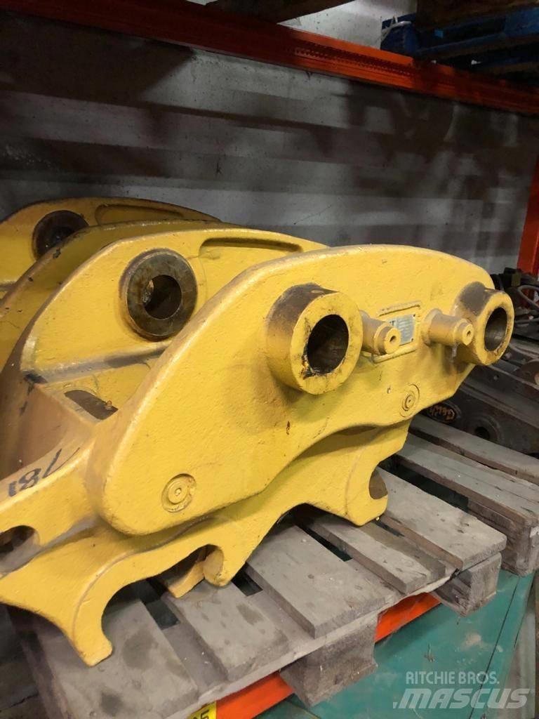 CAT 318 quick Hitch Muut