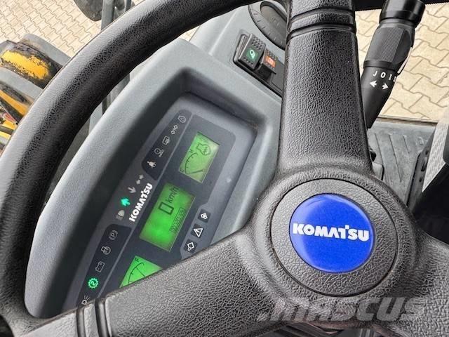 Komatsu WA 80 M Pyöräkuormaajat