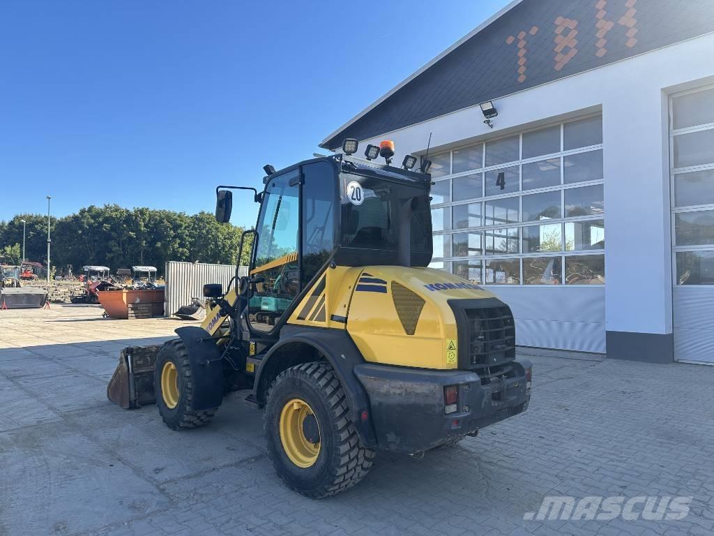 Komatsu WA 80-6 Pyöräkuormaajat