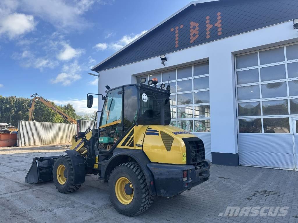 Komatsu WA 80-6 Pyöräkuormaajat