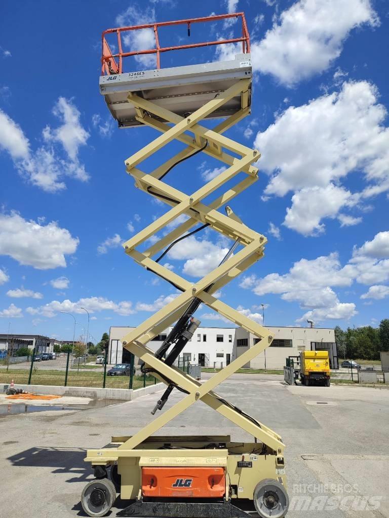 JLG 3246 ES Saksilavat