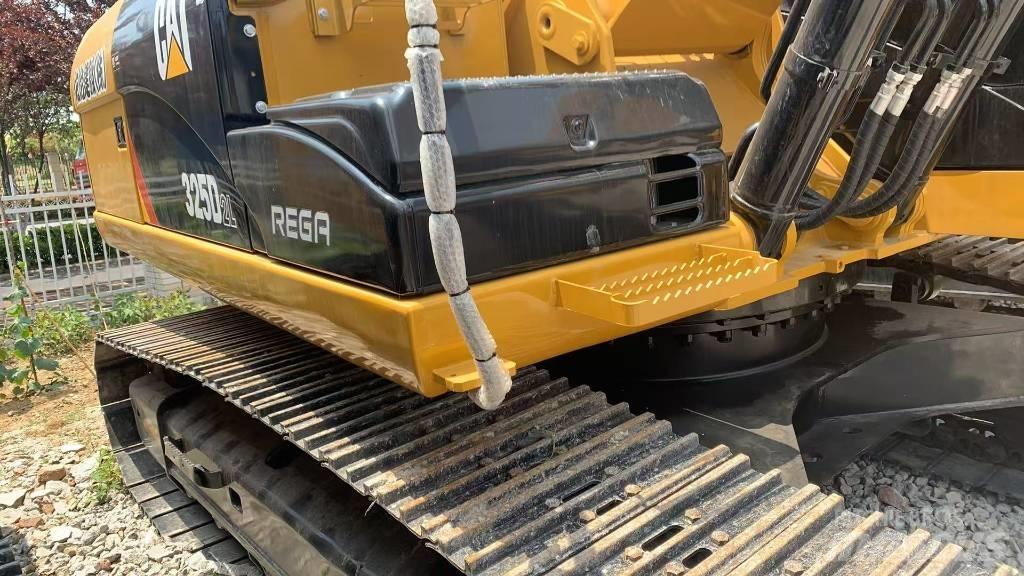 CAT 325 Telakaivukoneet