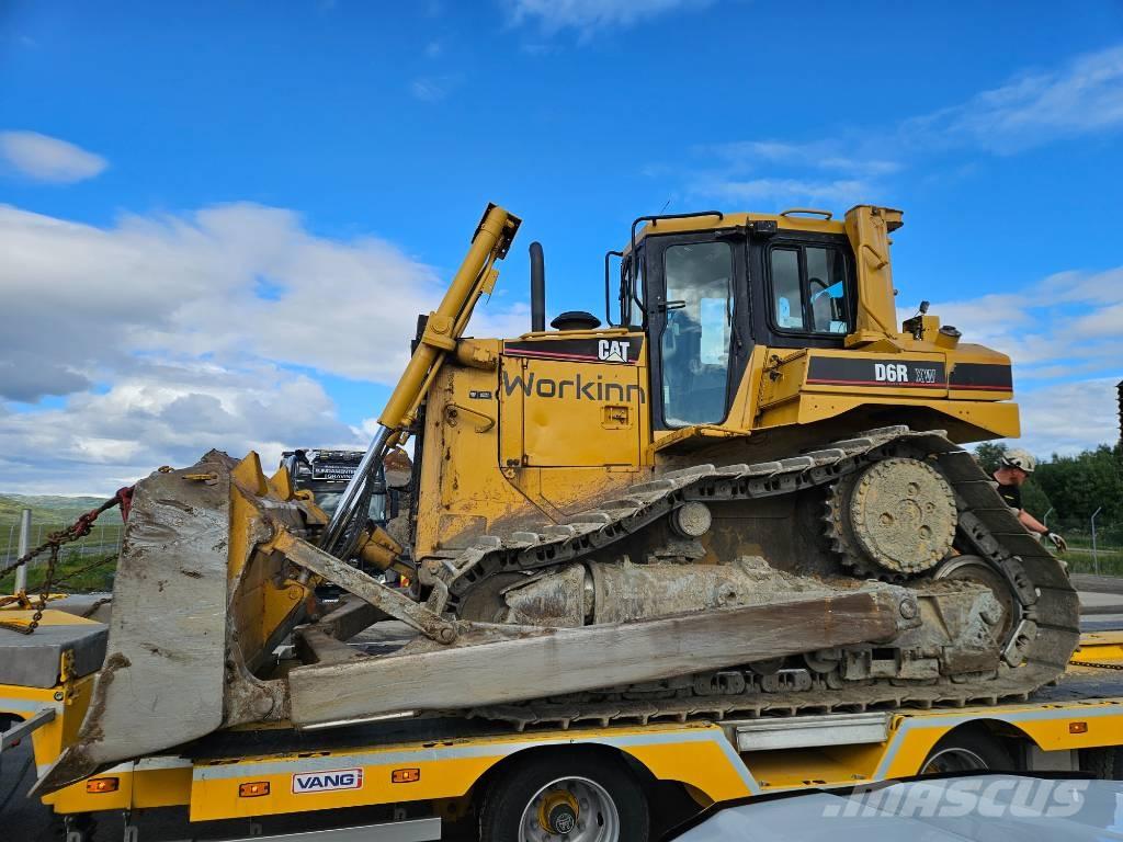 CAT D 6 Telaketjupuskutraktorit