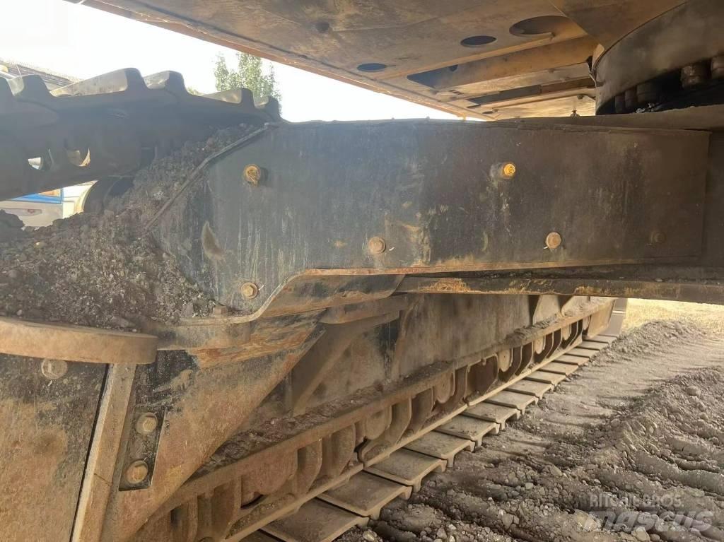 CAT 374 Telakaivukoneet