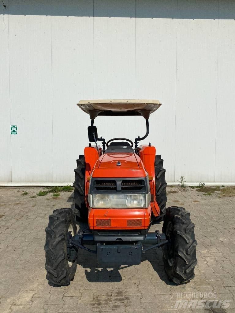 Kubota GL320 Taajamatraktorit