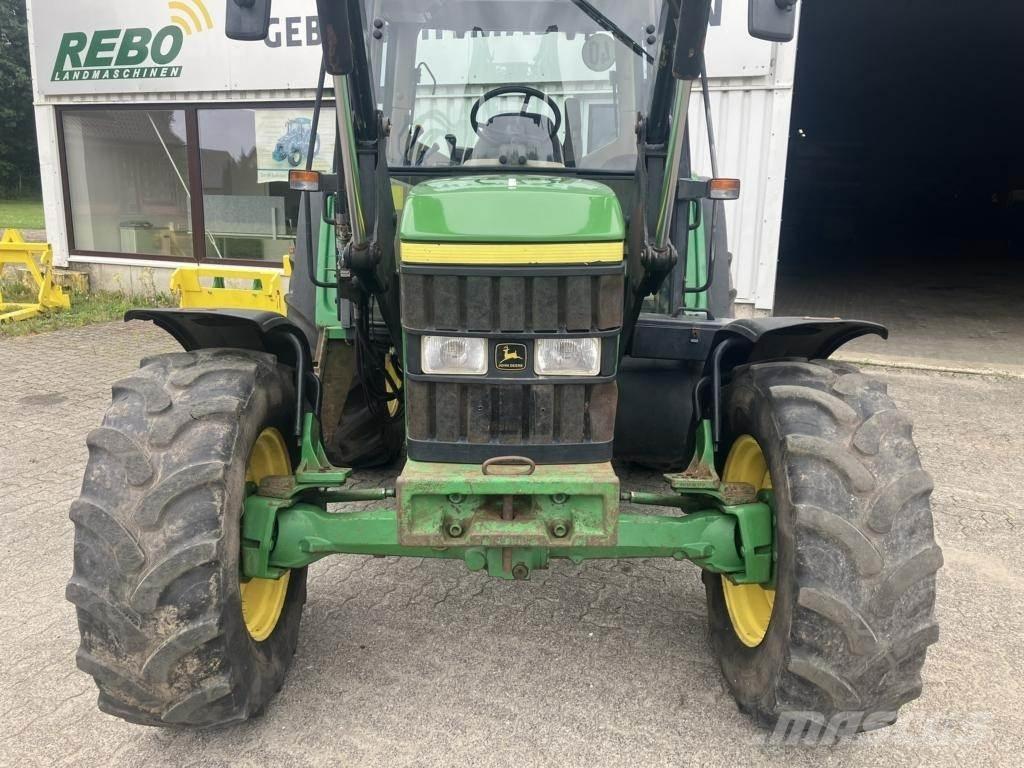 John Deere 6110 SE Traktorit