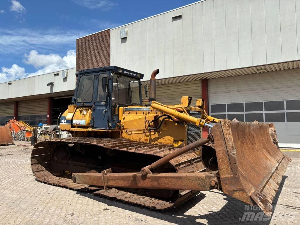 Komatsu D65PX-8 Telaketjupuskutraktorit