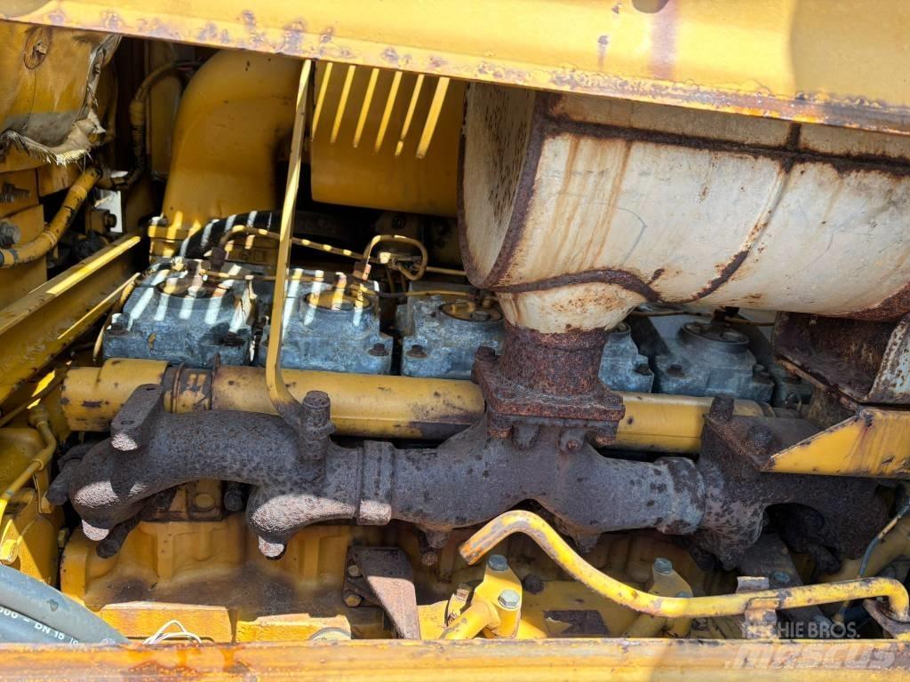 Komatsu D65PX-8 Telaketjupuskutraktorit