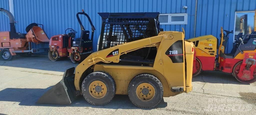 CAT 216 Liukuohjatut kuormaajat