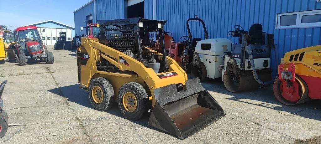CAT 216 Liukuohjatut kuormaajat