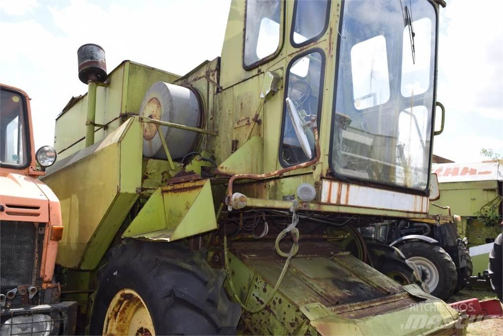 CLAAS Dominator 80 Leikkuupuimurit