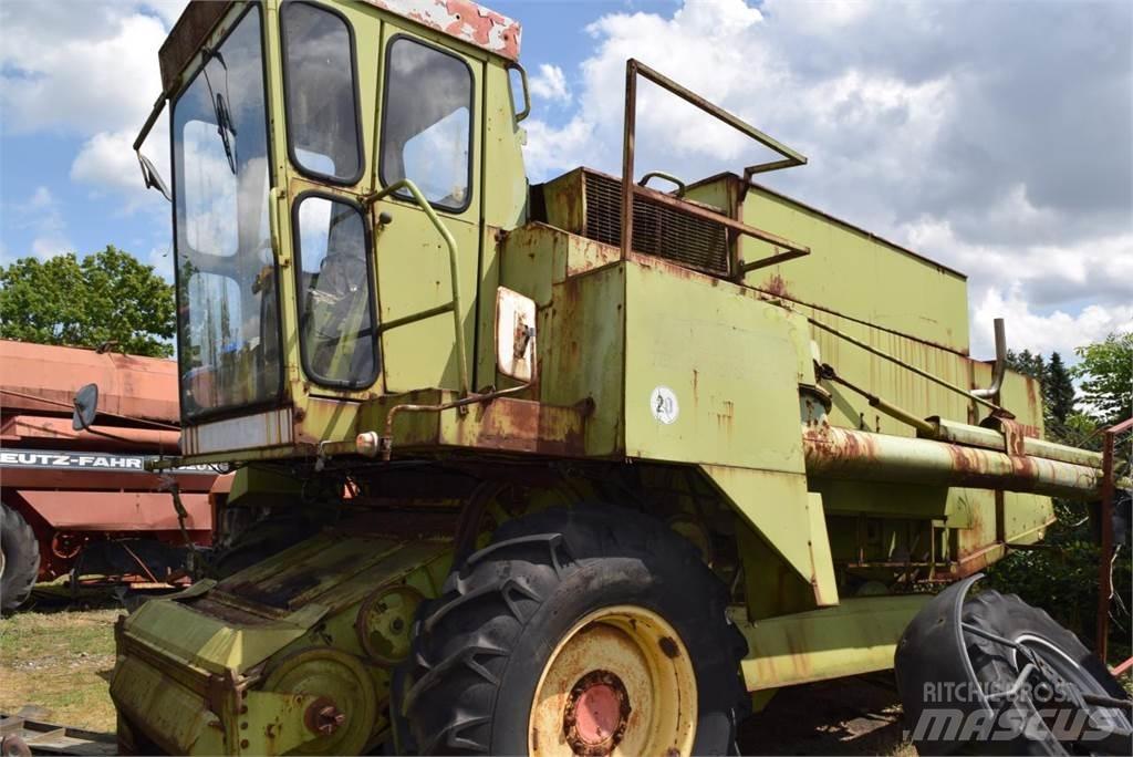 CLAAS Dominator 80 Leikkuupuimurit