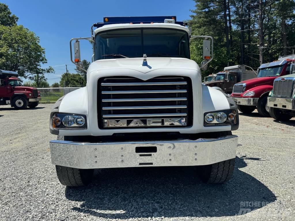 Mack GU 713 Sora- ja kippiautot