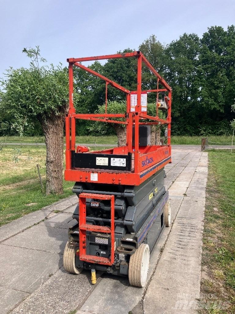 SkyJack 3226 Saksilavat