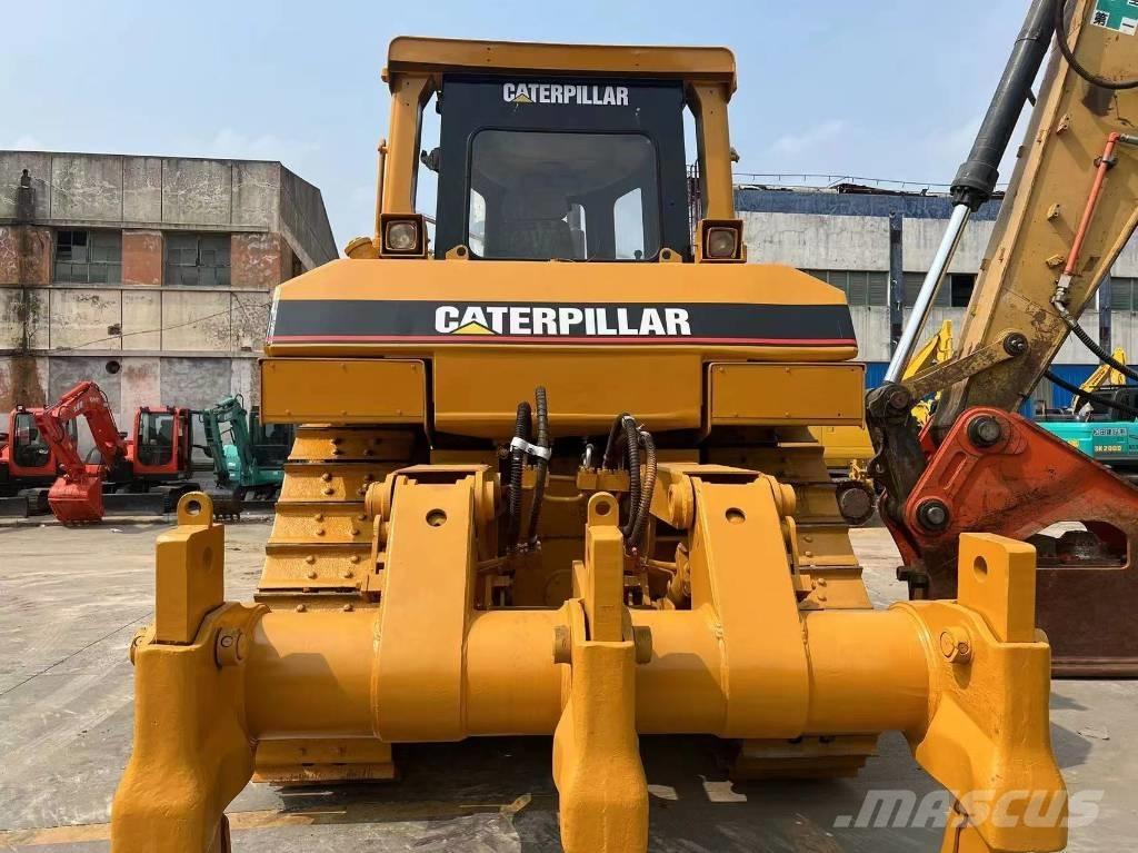 CAT D8R Telaketjupuskutraktorit