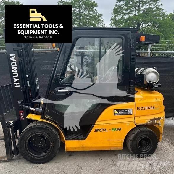 Hyundai 30L-9A Dieseltrukit