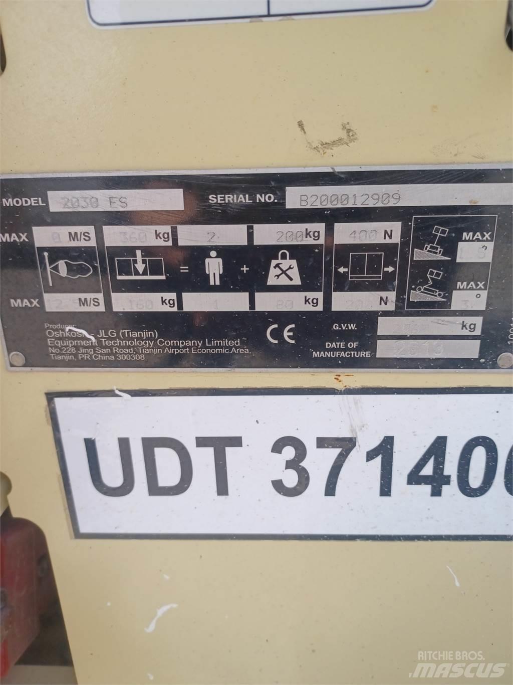 JLG 2030ES Saksilavat