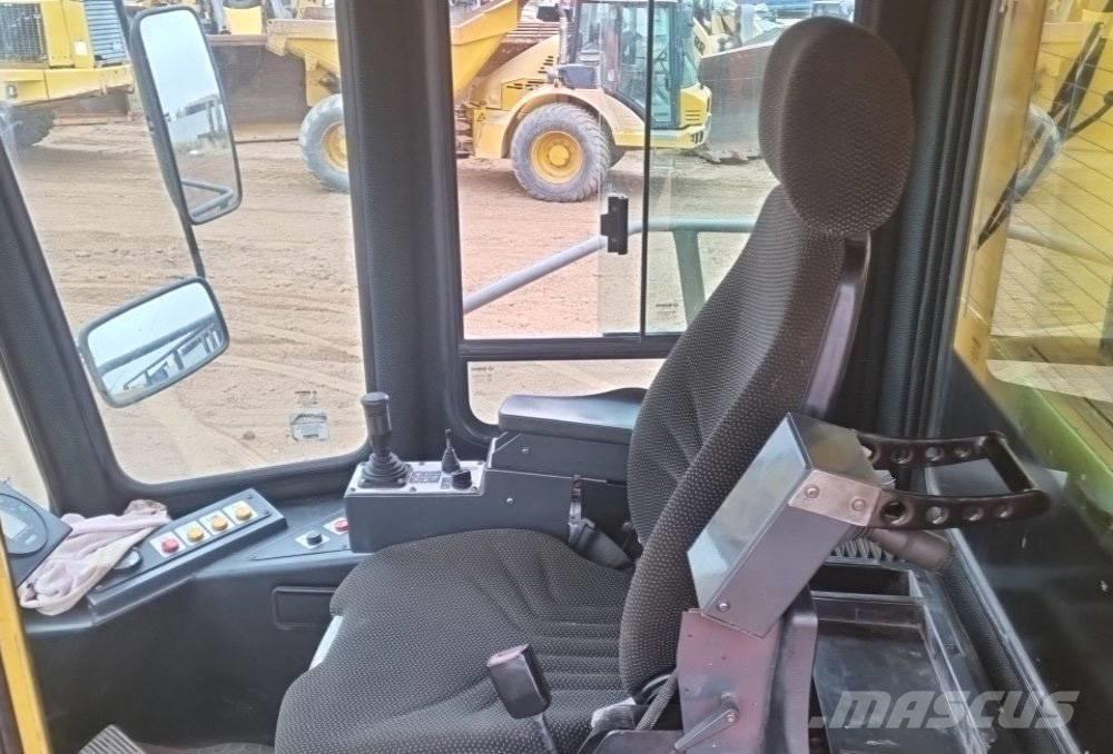 Bomag BC 772 RB-2 Kaatopaikkajyrät