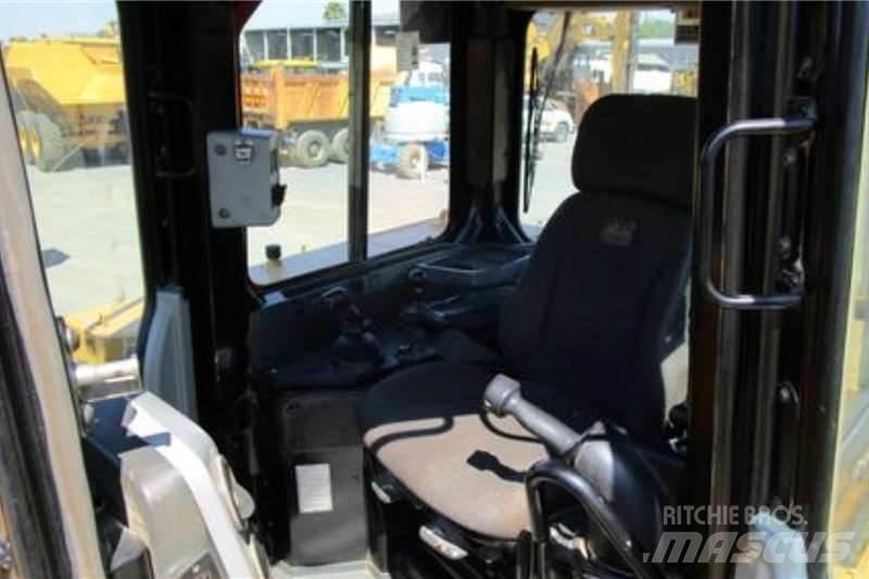 CAT D8R Telaketjupuskutraktorit