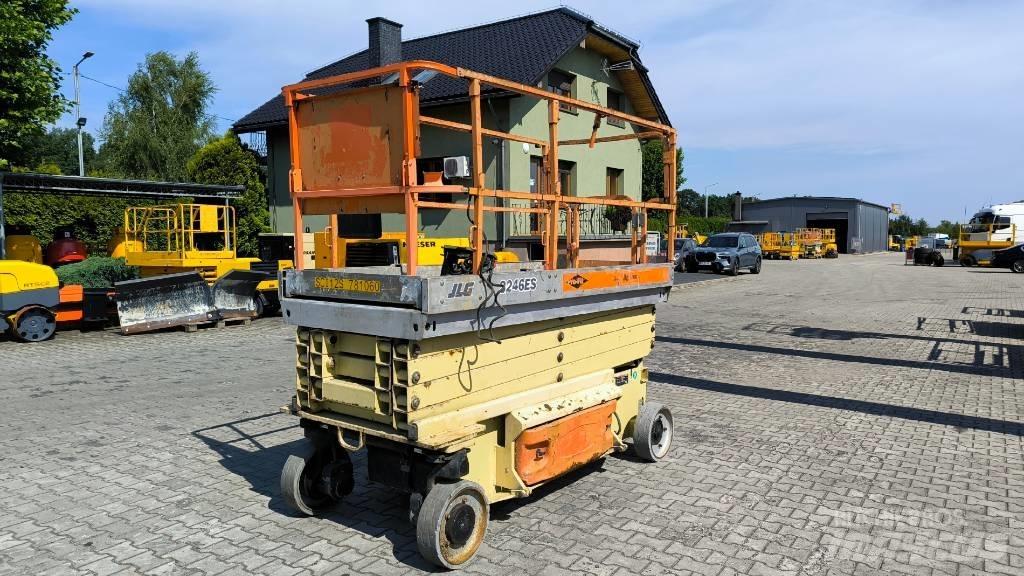 JLG 3246 ES Saksilavat