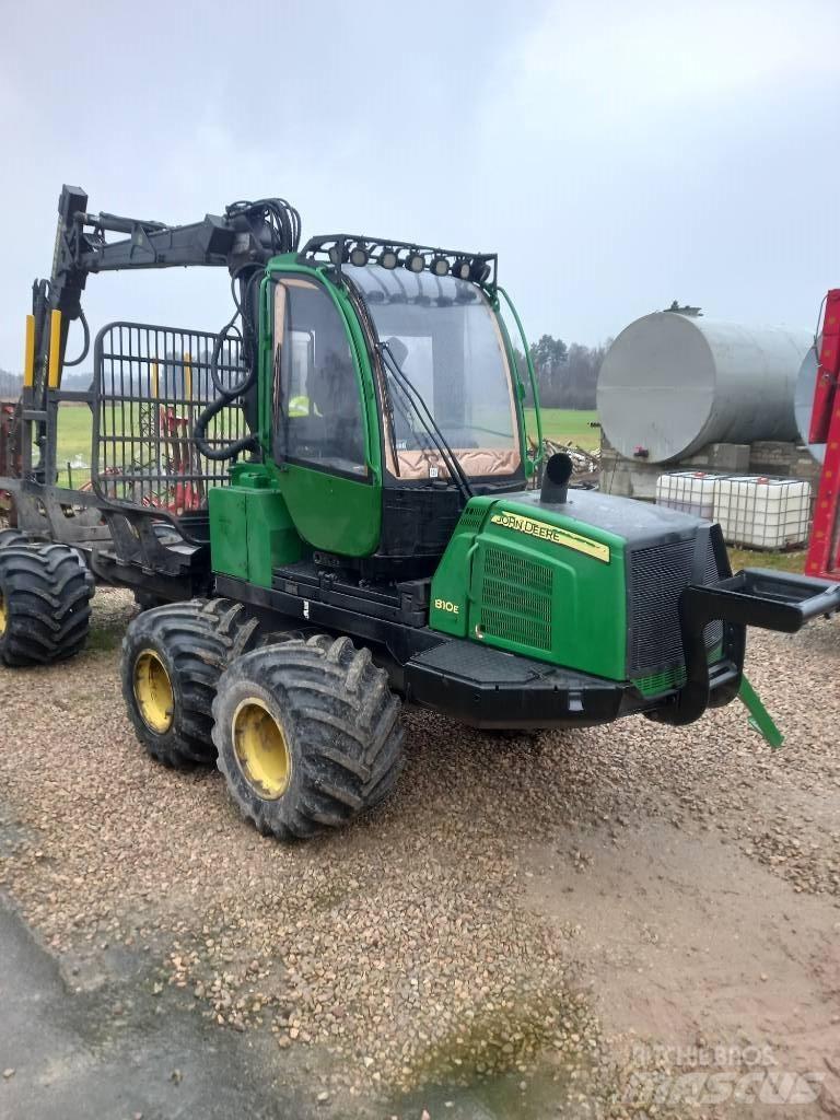 John Deere 810E Kuormatraktorit