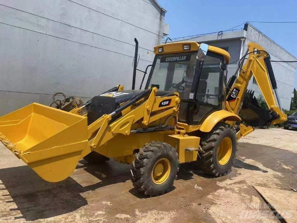 CAT 420F Kaivurikuormaajat