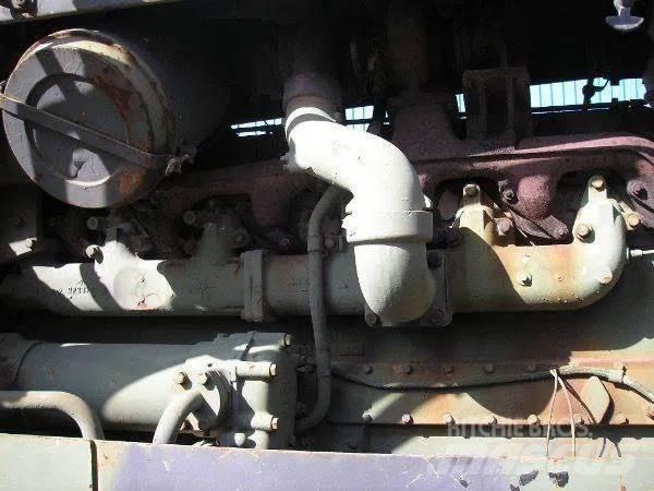 CAT D8K Telaketjupuskutraktorit