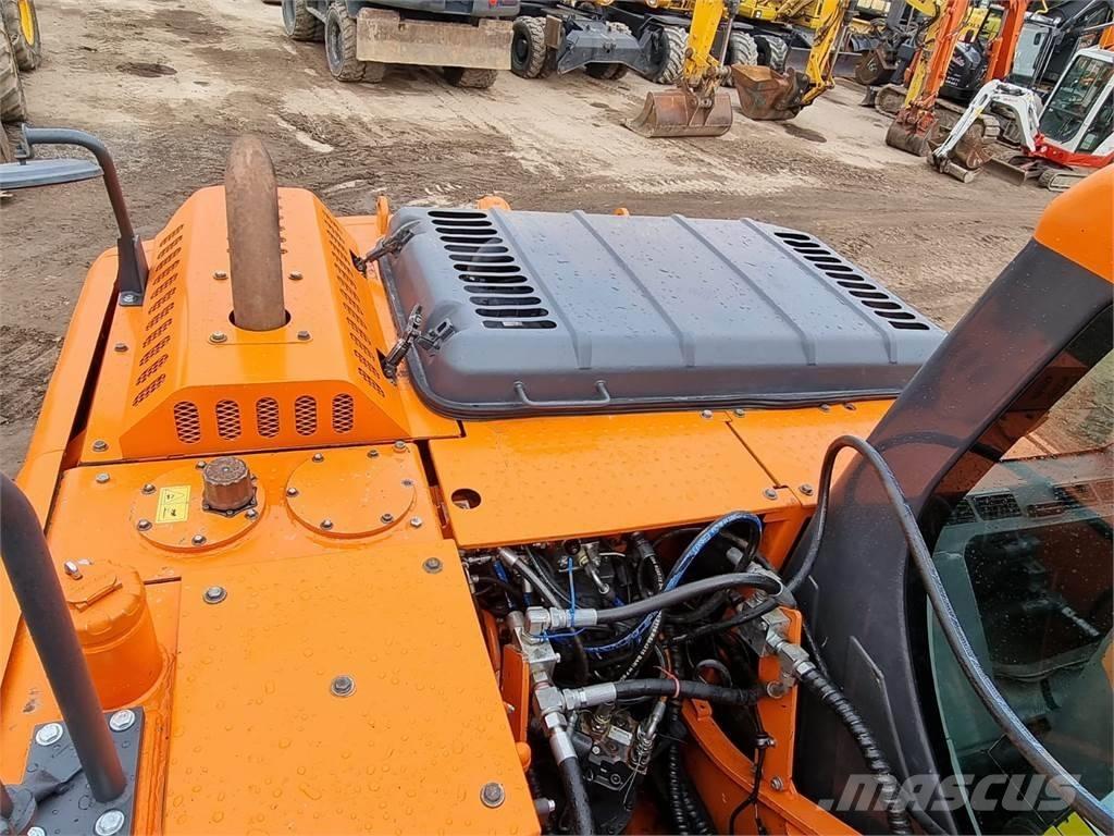Doosan DX 140 LC-3 Telakaivukoneet
