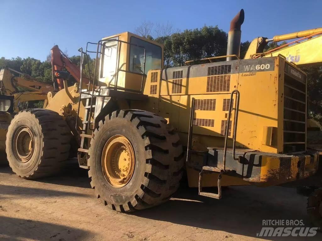 Komatsu WA 600-3 Pyöräkuormaajat