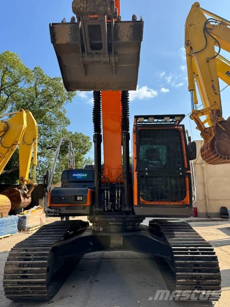 Doosan DX 225 Telakaivukoneet