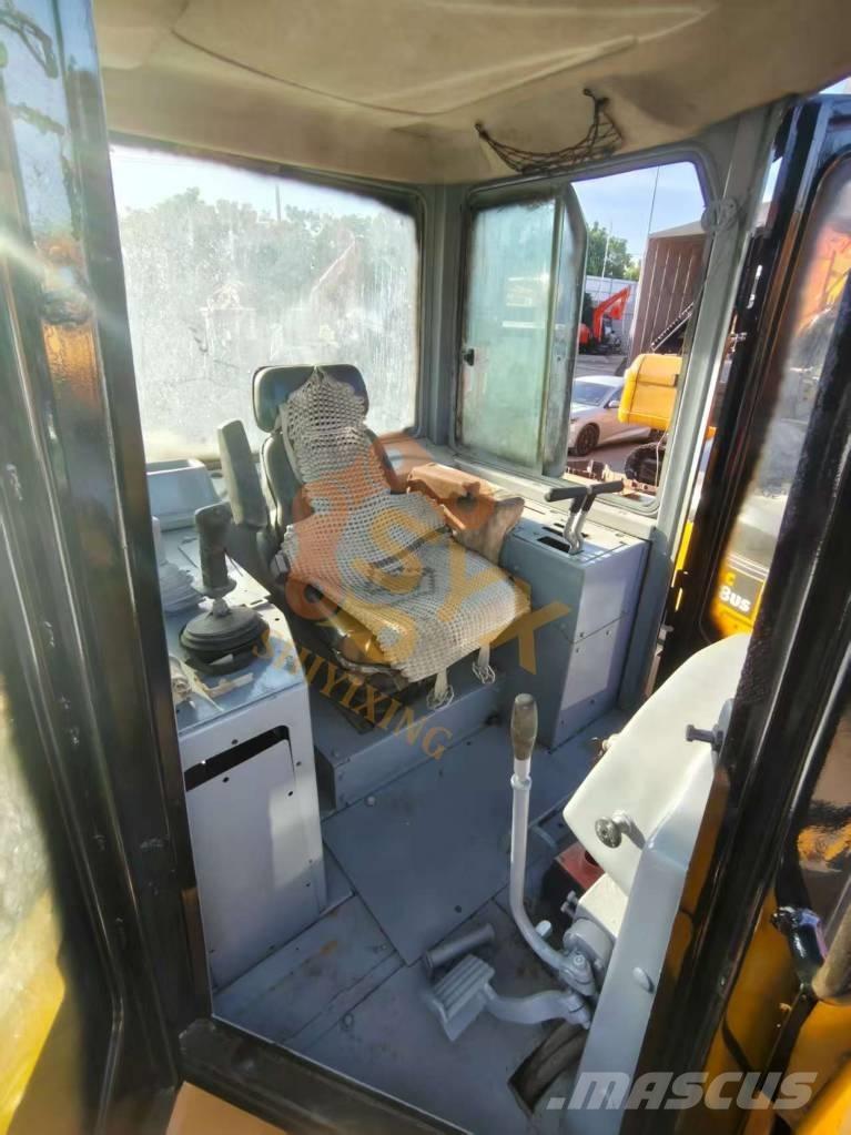 CAT D6G Telaketjupuskutraktorit