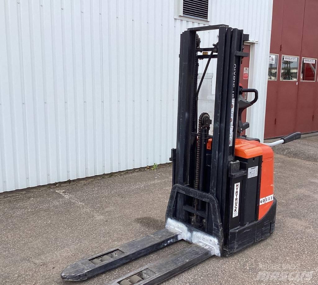 BT SPE 125 Ajettavat pinoamisvaunut