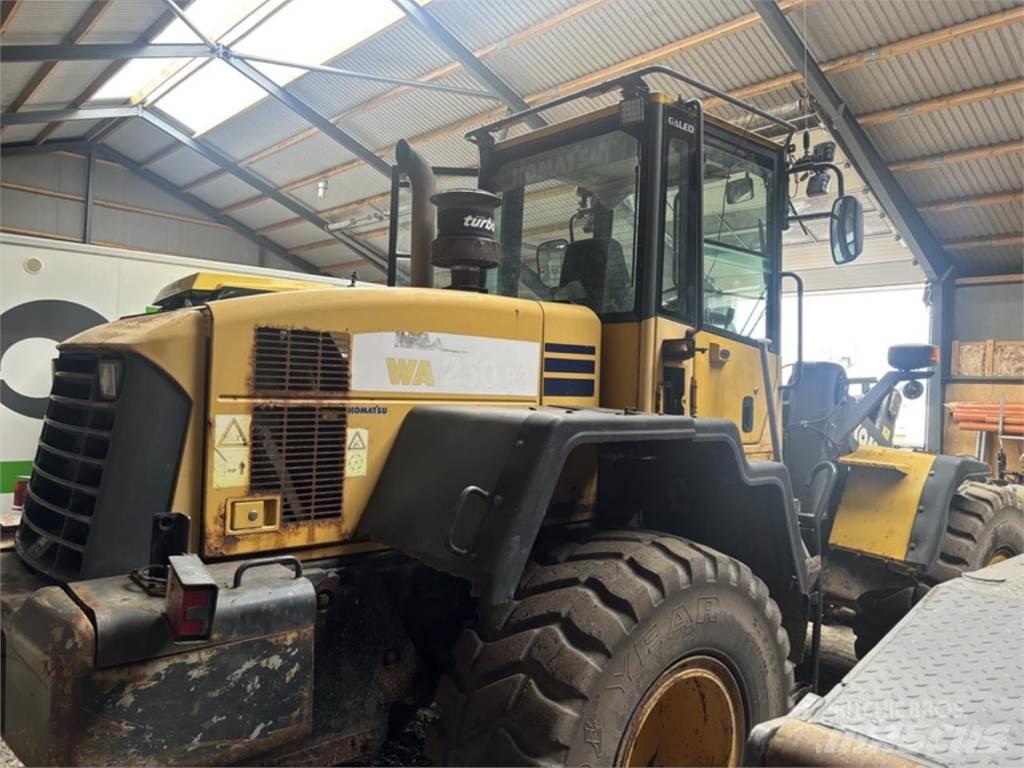Komatsu WA250PZ-5 Pyöräkuormaajat