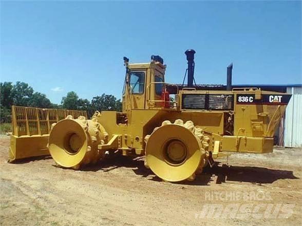 CAT 836C Kaatopaikkajyrät
