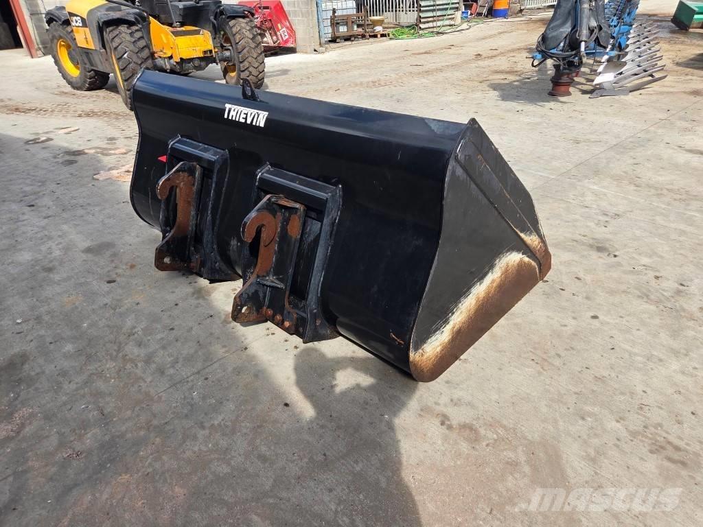 JLG 2450 / 2400 Etukuormaimen varusteet