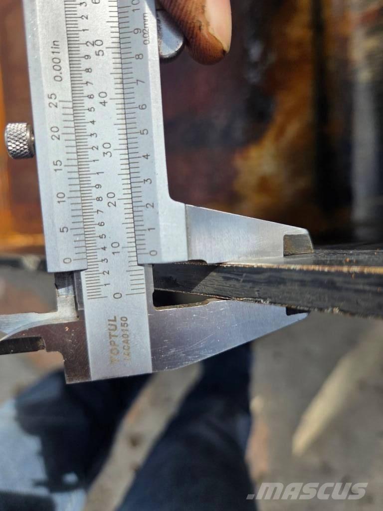 JLG 2450 / 2400 Etukuormaimen varusteet