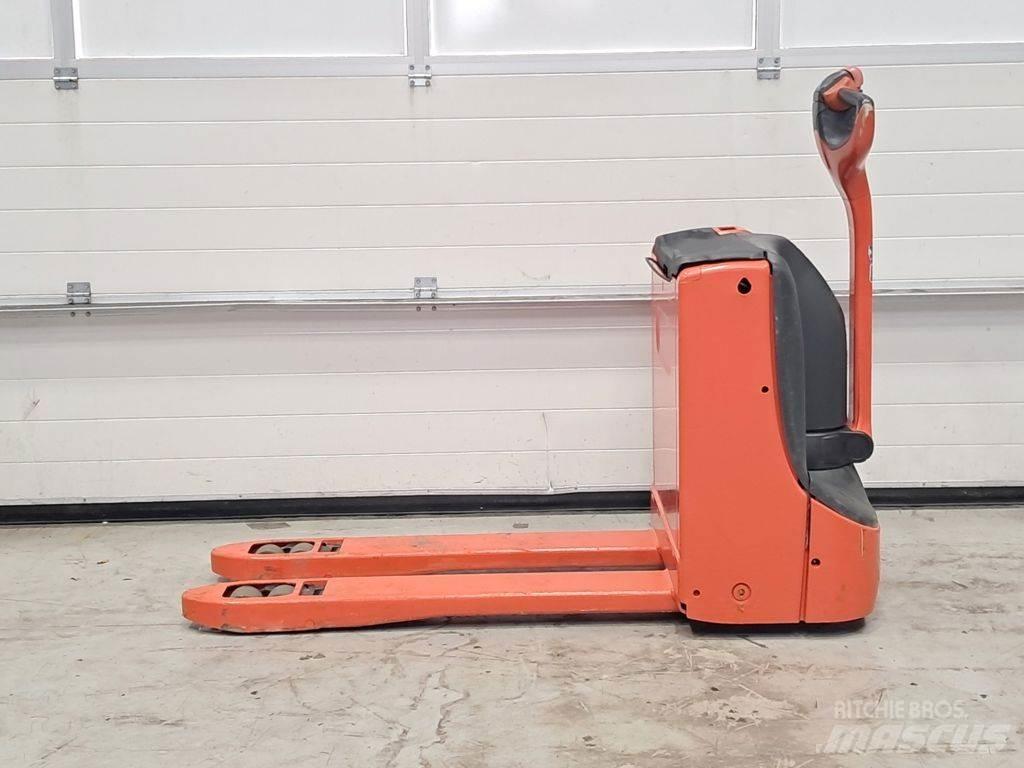 Linde T16 Lavansiirtotrukit