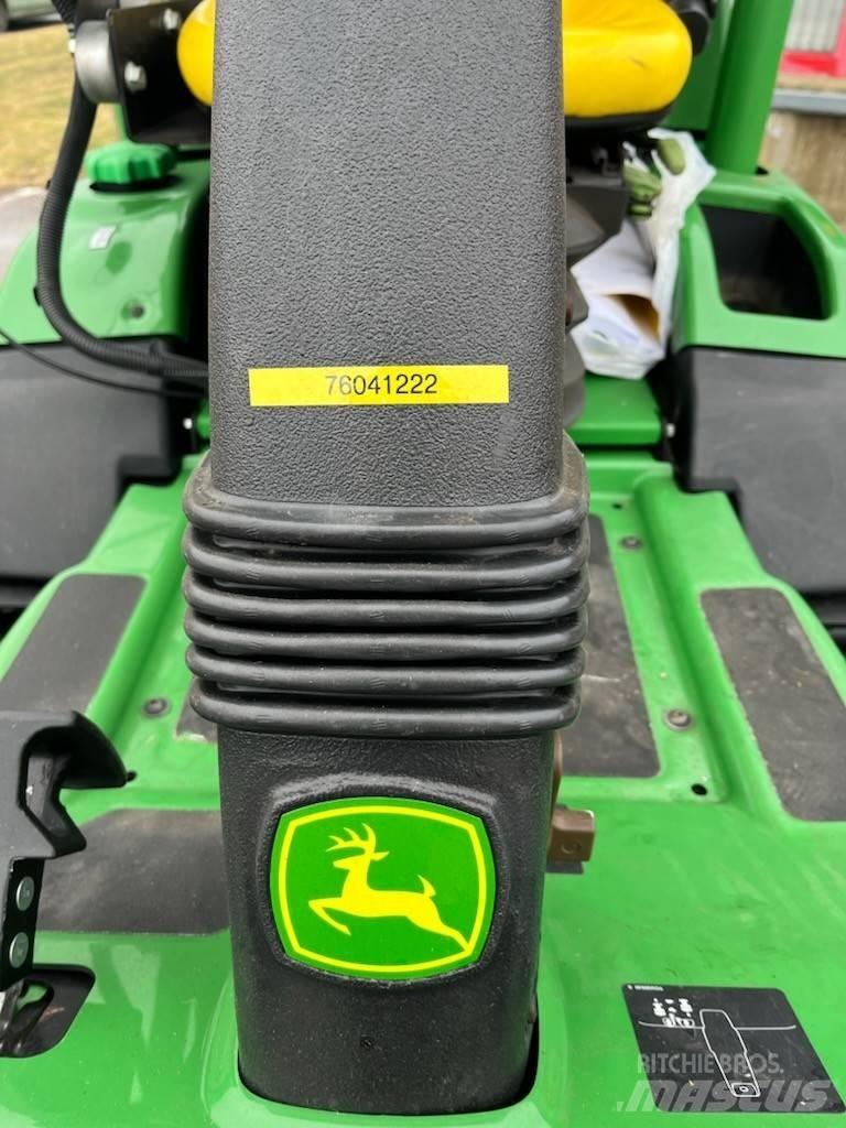 John Deere 7400A Reuna-alueiden ja karheikkojen leikkurit