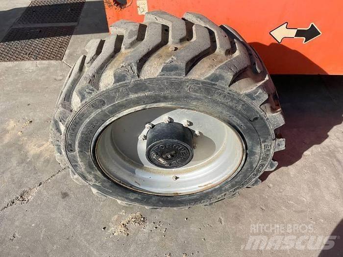 JLG 660 SJ Teleskooppipuominostimet