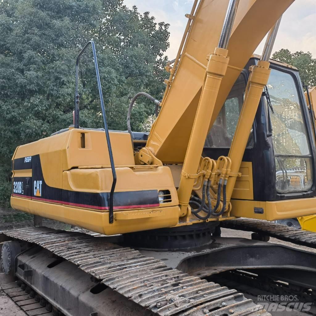 CAT 320 B LC Telakaivukoneet