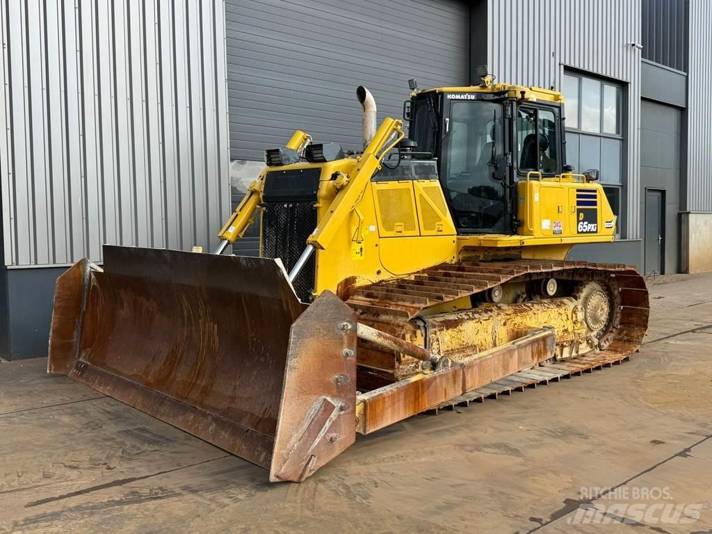 Komatsu D65PXi-18 Telaketjupuskutraktorit