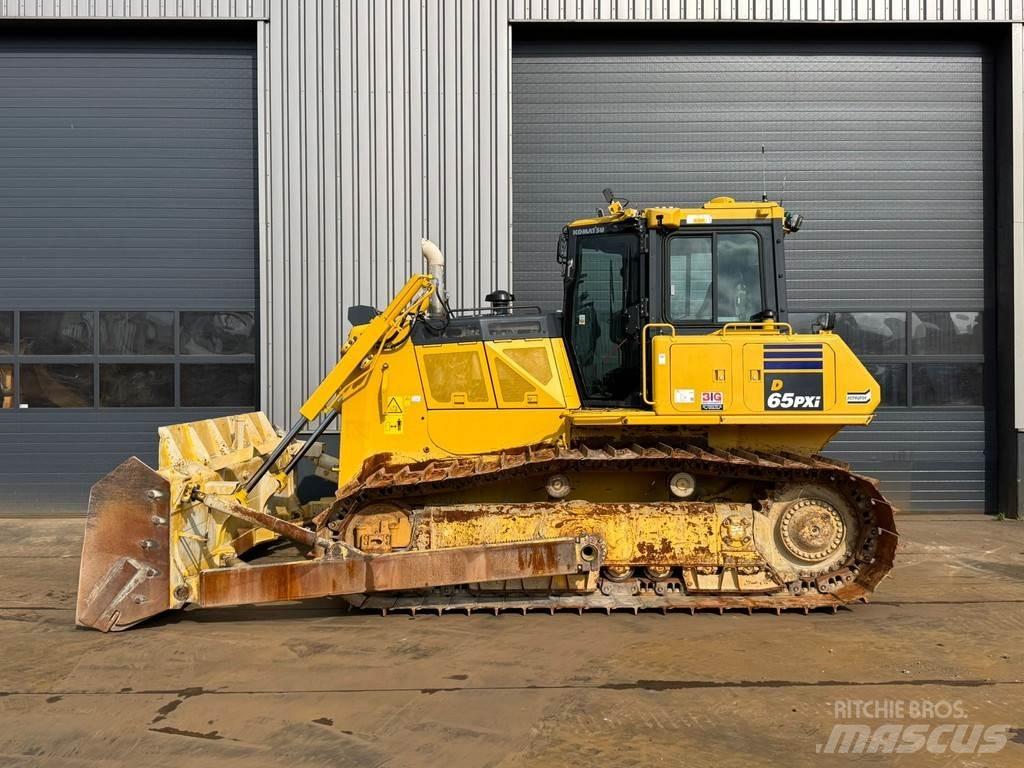 Komatsu D65PXi-18 Telaketjupuskutraktorit