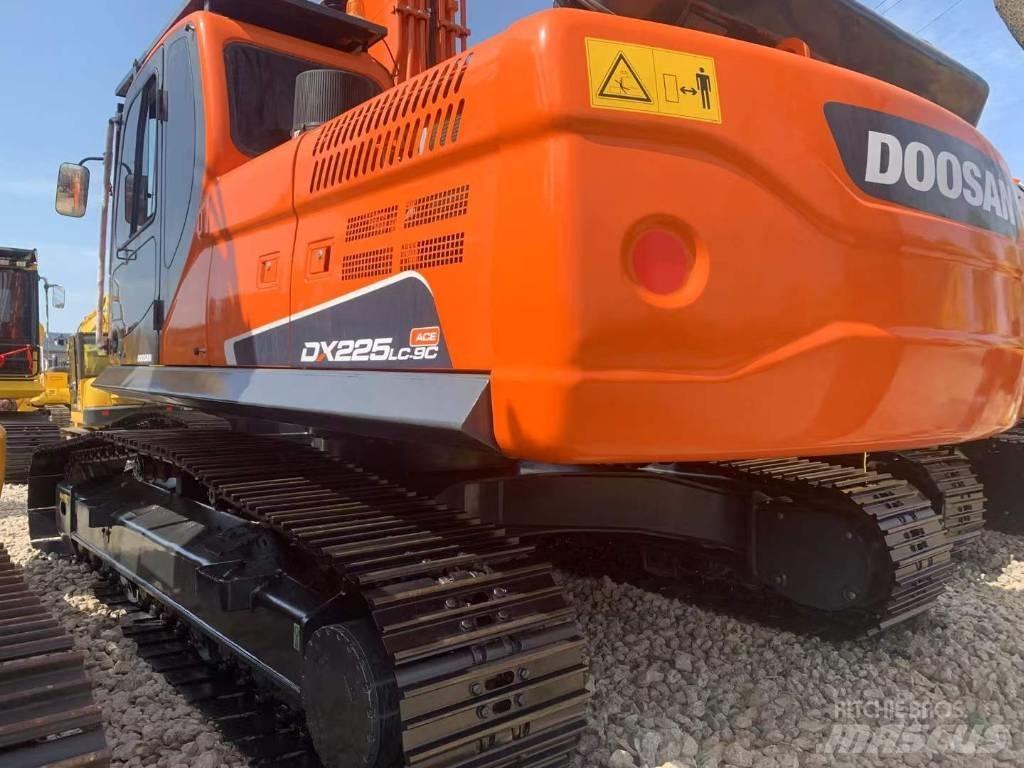 Doosan DX 225 LC Telakaivukoneet