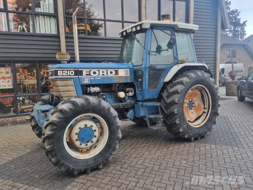 Ford 8210 Traktorit