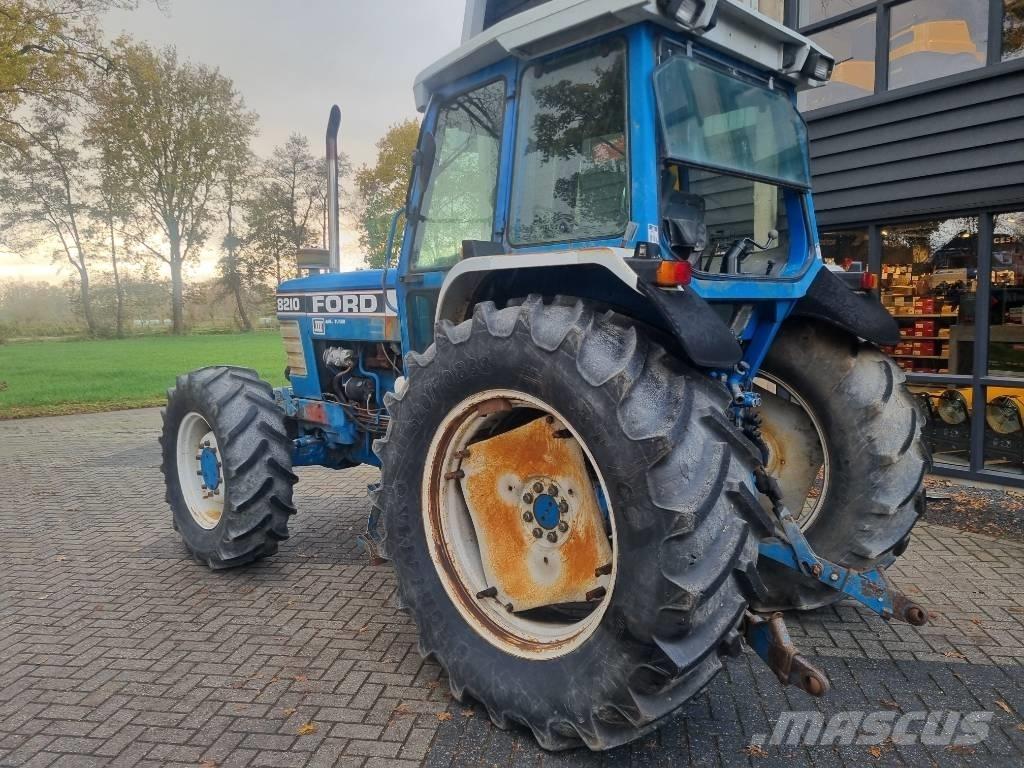 Ford 8210 Traktorit