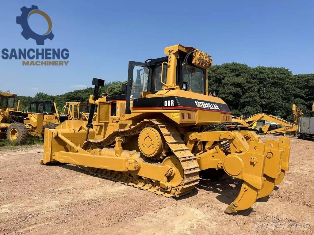 CAT D8R Telaketjupuskutraktorit