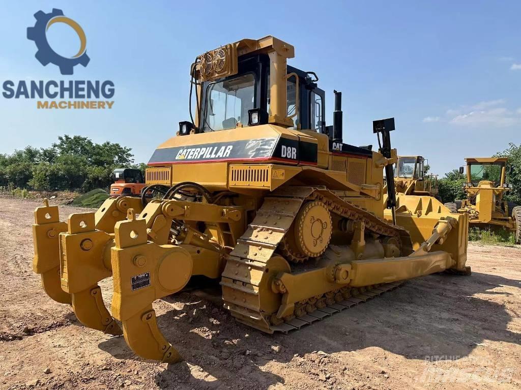 CAT D8R Telaketjupuskutraktorit