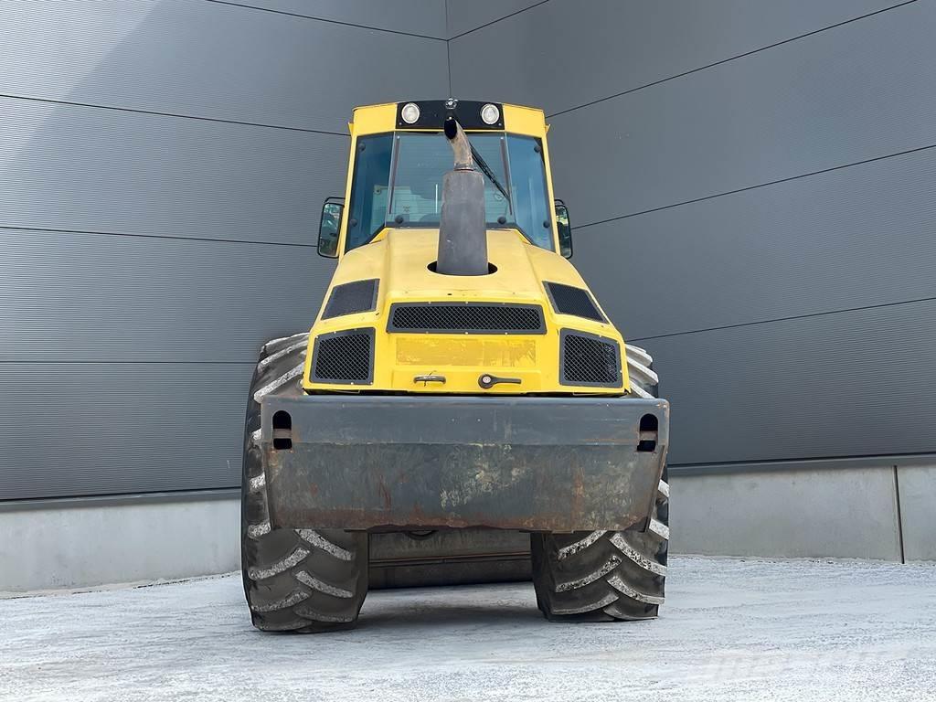 Bomag BW 213 DH-4 Yksivalssijyrät