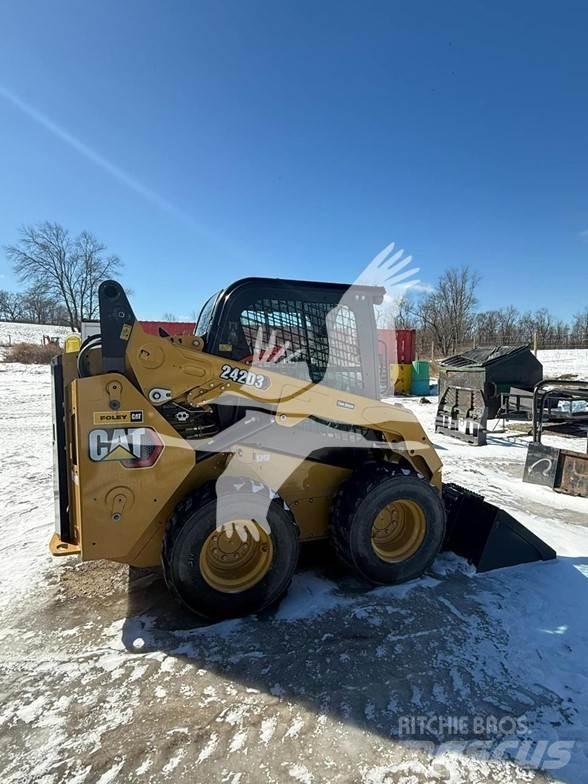 CAT 242D3 Liukuohjatut kuormaajat
