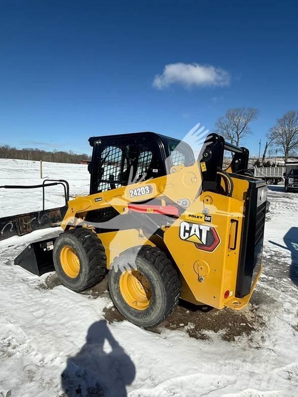 CAT 242D3 Liukuohjatut kuormaajat